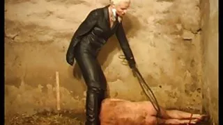 Дагуурын массаж Эмэгтэй шодой дээр иллэг хийдэг