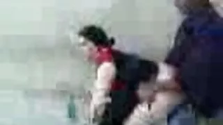 Нэг их гайгүй залуу гурван гичийтэй харьцдаг