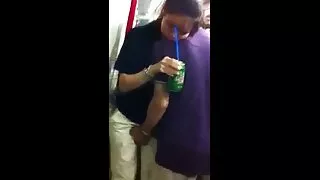 Тэр аялдаг хойлог нүцгэн pussy чадахгүй итгэж, Түүний аз жаргал