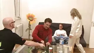 Түүний залуу гичий Boi тарьсан новш
