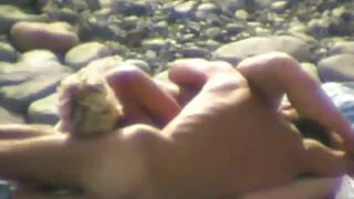 Хатуу pussy-д тарган тахиа татаж авахыг хичээдэг