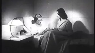 Хар үстэй, шаргал Хөхүүл хойлог орондоо түүний хойлог