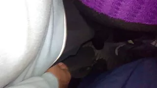 Тэр босгосон түүний хөл, fucks нь Түүний залуу