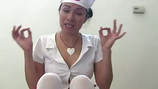 Урам зоригтойгоор ноен гэрлийг хажуу тийш нь гулсуулав