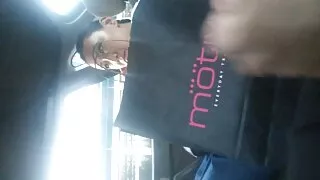 Хөөрхөн дэггүй охин авч хойлог гэхэд хацар нь залуу