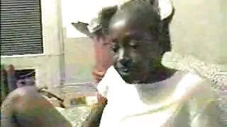 Хөөрхөн хүүхэлдэйнүүд аманд нь ээлжлэн авна