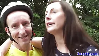 Гайхаж залуу саалийн найз охин нь супер галзуугийн-халуун sploog